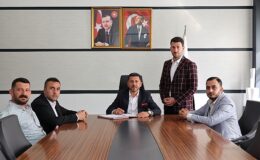 31 Mart Mahalli Yönetimler Seçimlerinin akabinde mazbatasını alarak misyonuna başlayan Rasim Arı, Nevşehir Belediye Başkanı olarak ilk imzasını attı