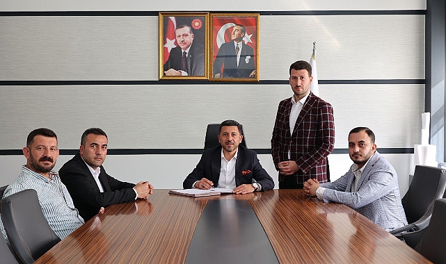 31 Mart Mahalli Yönetimler Seçimlerinin akabinde mazbatasını alarak misyonuna başlayan Rasim Arı, Nevşehir Belediye Başkanı olarak ilk imzasını attı