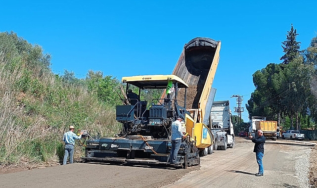 Aydın Büyükşehir Belediyesi, vilayet genelinde yol üretim ve yenileme çalışmalarını aralıksız sürdürmeye devam ediyor