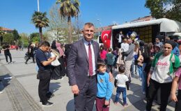 Gölcük Belediyesi’nin Ramazan Bayramı kapsamında Anıtpark’ta hazırladığı oyun alanını dolduran çocuklar, coşku içerisinde doyasıya eğlendiler