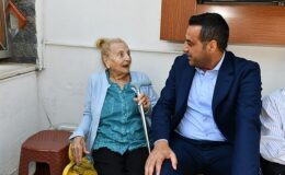 Huzurevlerine gülümseten ziyaretler Çiğli Belediye Başkanı Onur Emrah Yıldız “Bir dokunduk, bin dua aldık”