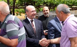 Selçuklu Belediye Başkanı Ahmet Pekyatırmacı, Cuma buluşmaları kapsamında Binkonutlar Mahallesi’nde vatandaşlarla bir ortaya geldi