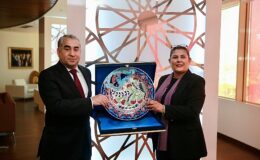 Adnan Menderes Üniversitesi Rektörü Prof. Dr. Bülent Kent’ten Aydın Büyükşehir Belediye Başkanı Özlem Çerçioğlu’na nezaket ziyaretinde bulundu