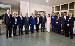 Aydın Ticaret Borsası Yönetim Kurulu Lideri Fevzi Çondur ve yönetim kurulu üyeleri, Aydın Büyükşehir Belediye Başkanı Özlem Çerçioğlu’na nezaket ziyaretinde bulundu