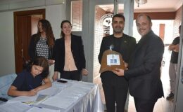 Edremit Belediyesi’nden fiyatsız mama dağıtımı