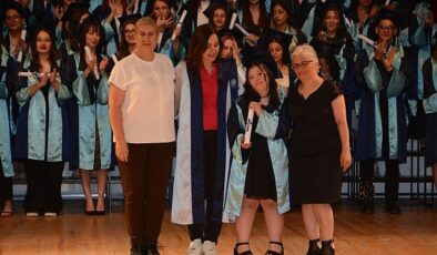 Emel Akın MYO’da 63 öğrenci dokuma kesimine uğurlandı