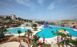 Karabağlar’da Aqua Ömür Yüzme Havuzu açıldı