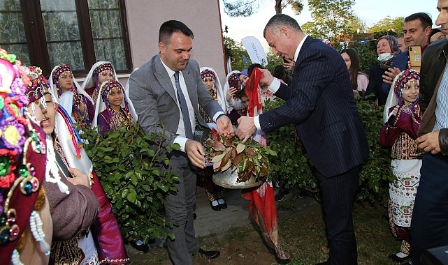 Kocaeli Büyükşehir Belediye Başkanı Tahir Büyükakın, Hıdırellez Bayramı nedeniyle bir kutlama iletisi yayınladı