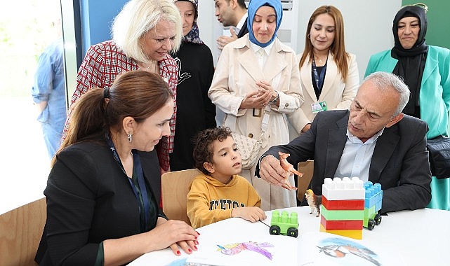 Küçükçekmece’de Bi’Mola Manisiz Ömür Merkezi’ni hizmete açtı