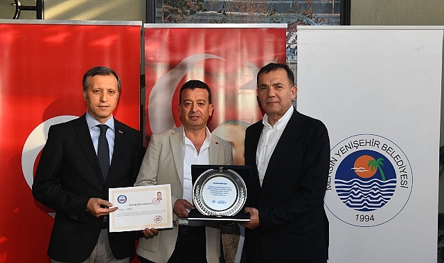 Mersin Yenişehir Belediye Başkanı Abdullah Özyiğit, 32 mahalle muhtarıyla bir ortaya geldi