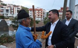 Nevşehir Belediye Başkanı Rasim Arı, belediye takımlarının mahallelerdeki çalışma alanlarında incelemelerini sürdürüyor