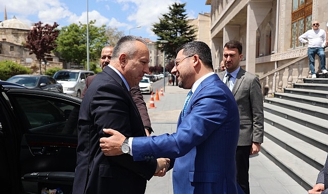 Nevşehir Valisi Ali Fidan, 31 Mart günü gerçekleştirilen Mahalli İdareler Genel Seçimlerinde Nevşehir Belediye Başkanlığı vazifesine seçilen Rasim Arı’ya iyi olsun ziyaretinde bulundu