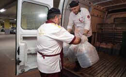 Sivas Belediye Lideri Dr. Adem Uzun’un seçim devrinde lisana getirdiği vaatlerden biri olan taziye meskenlerine yemek ikramı başladı