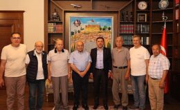 Eski Anavatan Partisi Genel Sekreteri ve 20. Periyot Nevşehir Milletvekili Abdulkadir Baş, Nevşehir Belediye Başkanı Rasim Arı’yı ziyaret etti