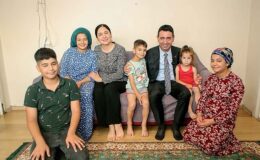 Lider Önal, bayram ziyaretlerinde konutlara konuk oldu