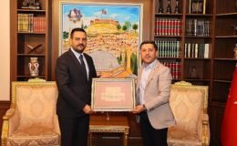 Nevşehir Belediye Başkanı Rasim Arı, 2024 Mahalli Yönetimler Seçimlerinin akabinde ‘hayırlı olsun’ ziyaretleri kapsamında konuklarını ağırlamaya devam ediyor