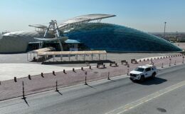 Selçuklu Belediyesi Sıhhat İşleri ile Park ve Bahçeler Müdürlüğü takımları tüm ilçede haşerelere karşı periyodik olarak ilaçlama çalışmalarını sürdürüyor.