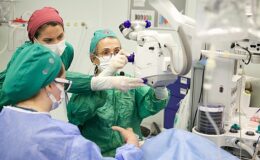 Türk göz tabipleri cerrahide dünyaya örnek oluyor