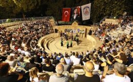 Madımak Katliamı, 31.yılında Amfi Tiyatro’da Alevi Kültür Dernekleri Selçuk Şubesi’nin hazırladığı program ile anıldı