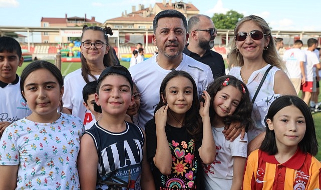 Nevşehir Belediyesi’nin, çocuk ve gençlere yönelik sağlıklı bir ömür kültürünü benimsetmek gayesiyle düzenlediği Yaz Spor Okulları’nın yeni devri başladı